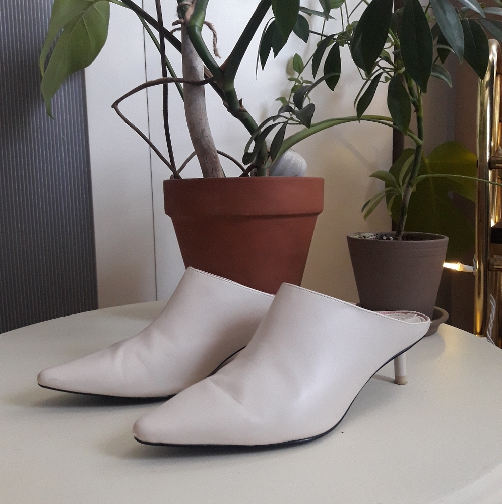 Zara 🤘 White Faux Leather Slip On Kitten Heel Shoes 🤘